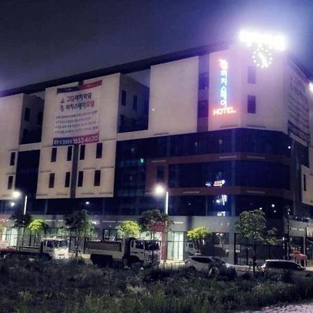 Pyeongtaek Godeok Rich Stay Hotel Екстериор снимка