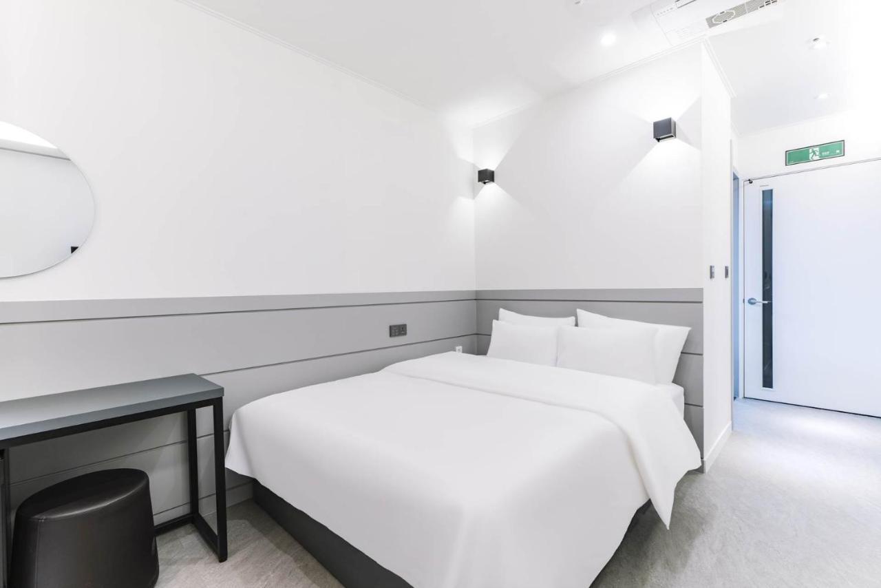 Pyeongtaek Godeok Rich Stay Hotel Екстериор снимка