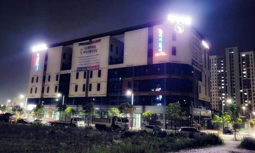 Pyeongtaek Godeok Rich Stay Hotel Екстериор снимка