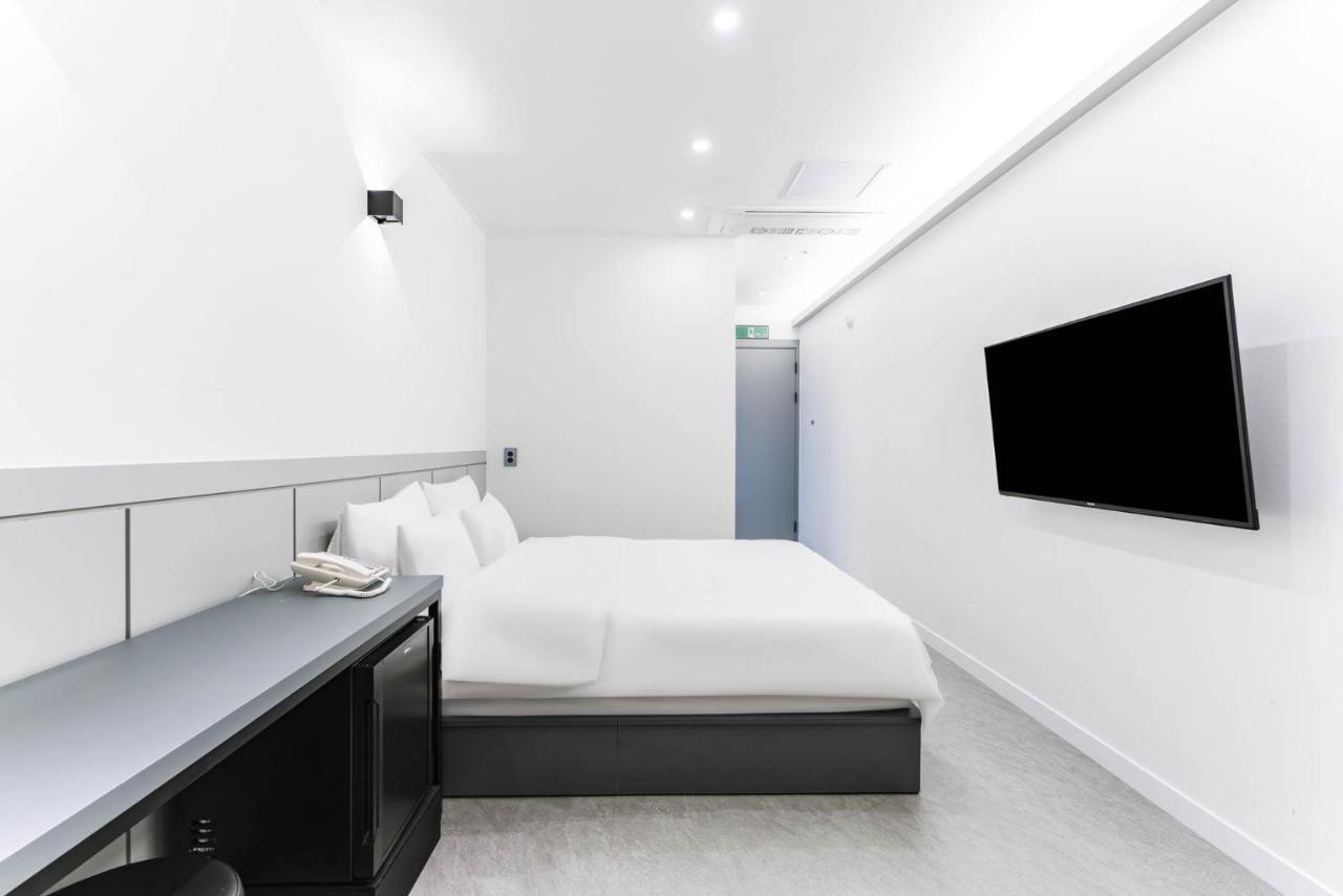 Pyeongtaek Godeok Rich Stay Hotel Екстериор снимка