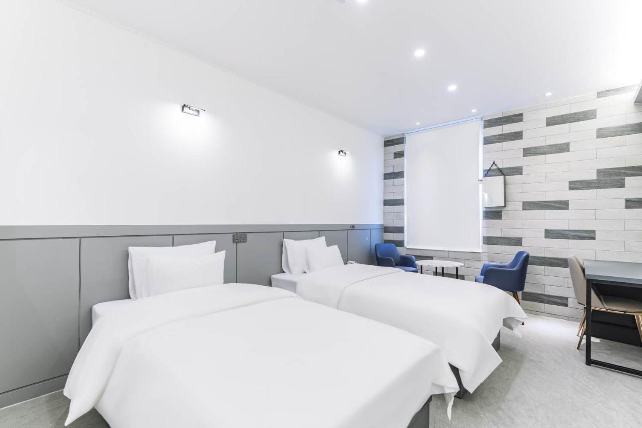 Pyeongtaek Godeok Rich Stay Hotel Екстериор снимка