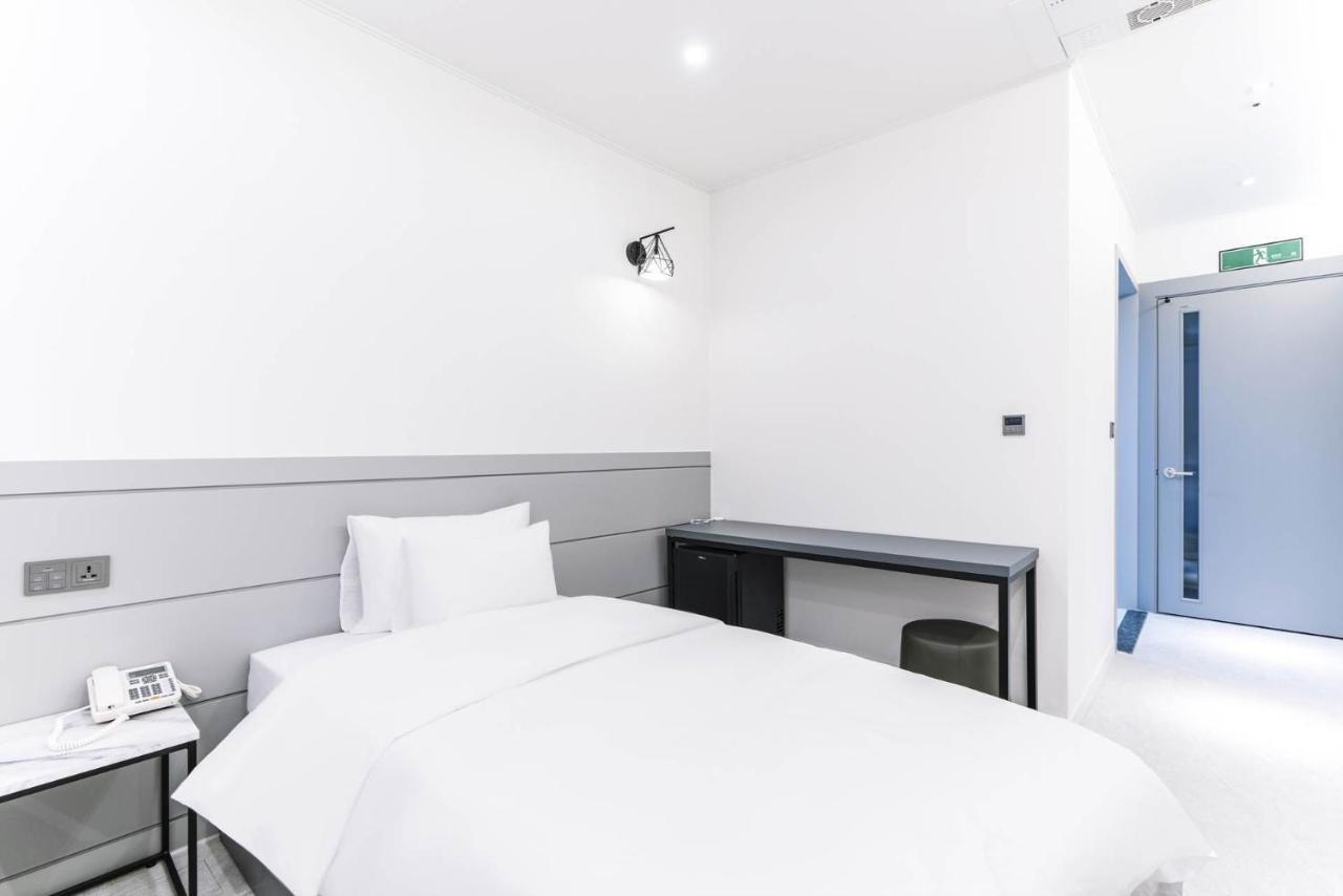 Pyeongtaek Godeok Rich Stay Hotel Екстериор снимка