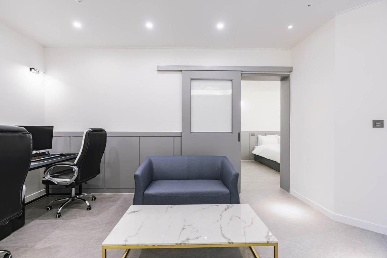 Pyeongtaek Godeok Rich Stay Hotel Екстериор снимка