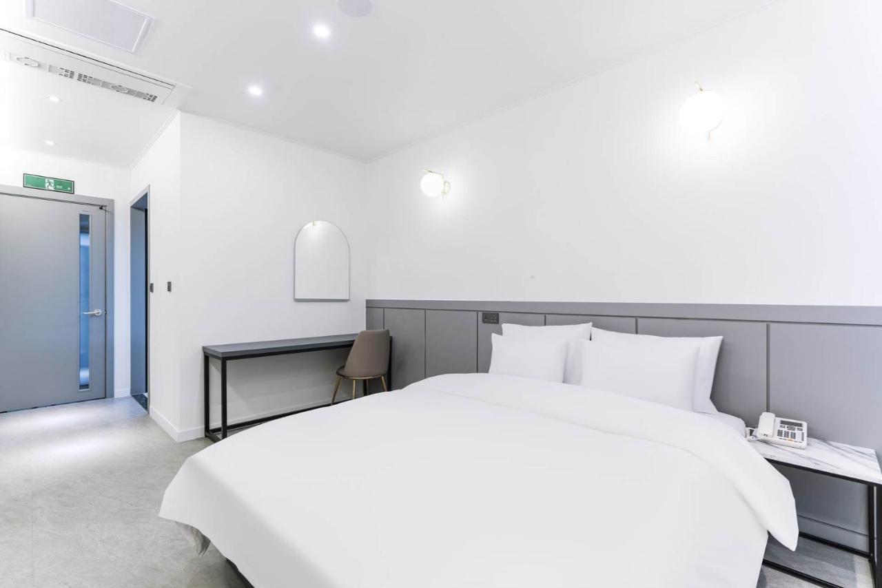 Pyeongtaek Godeok Rich Stay Hotel Екстериор снимка