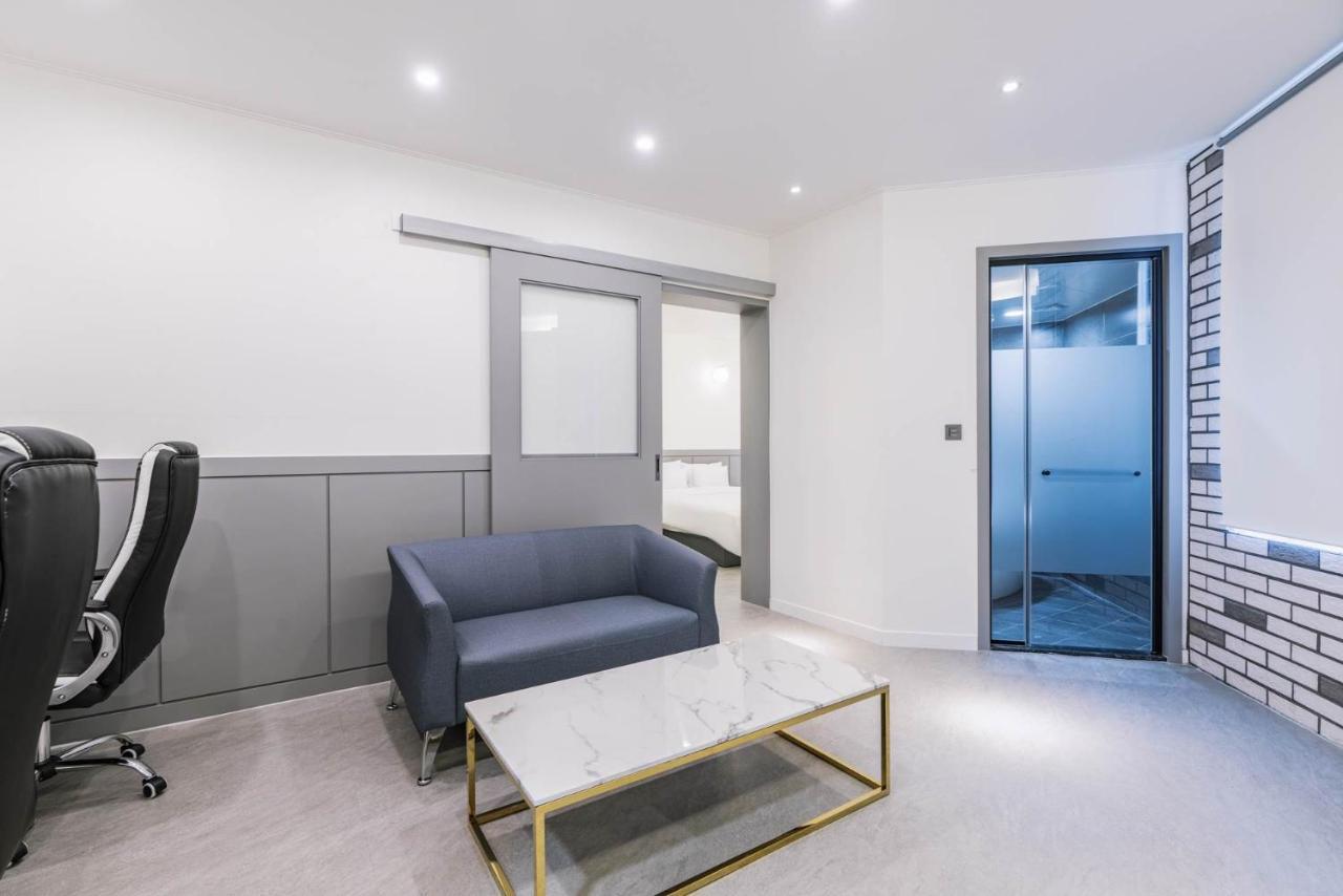 Pyeongtaek Godeok Rich Stay Hotel Екстериор снимка